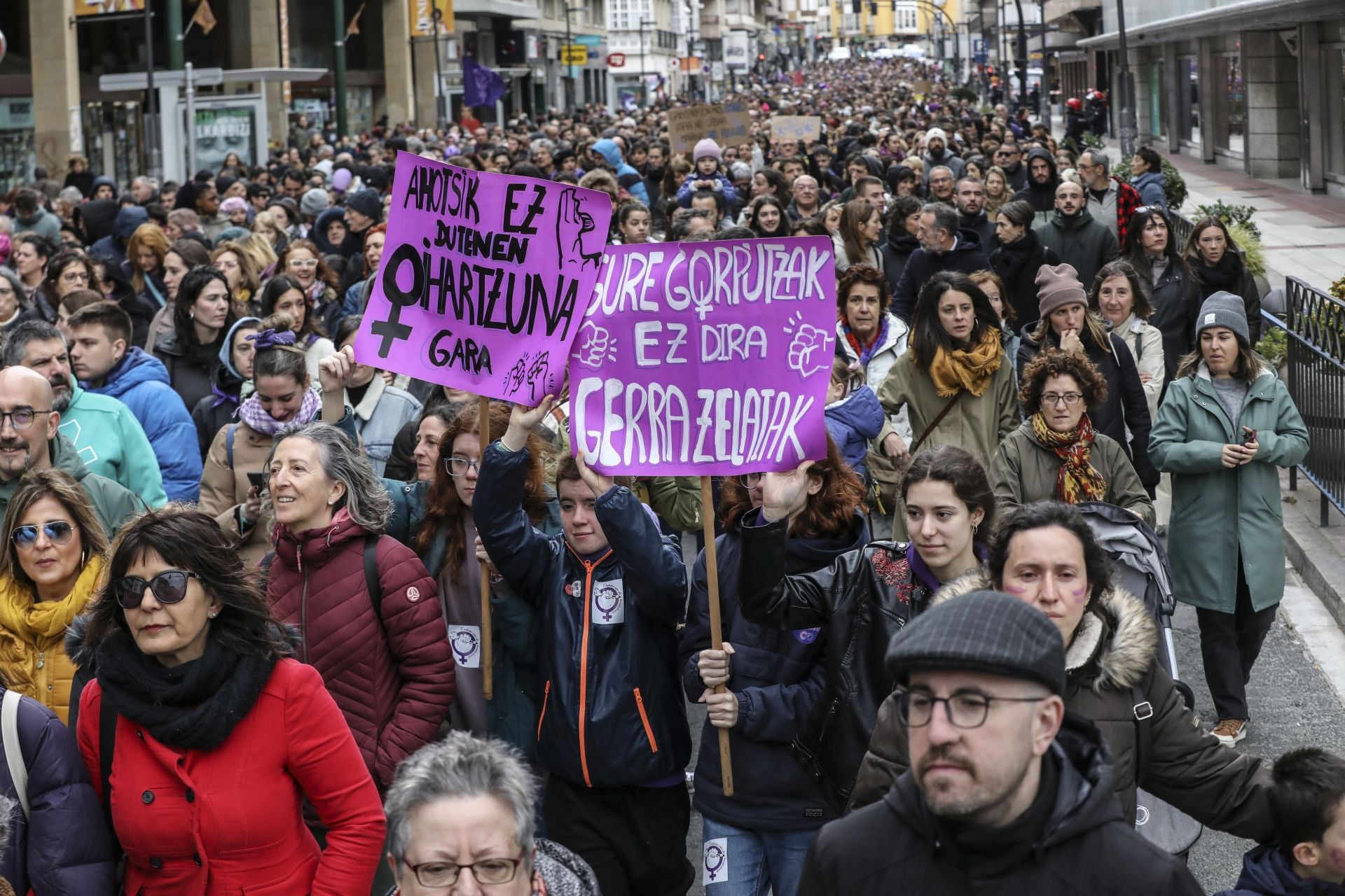 Las mejores fotos de los actos del 8M en Vitoria