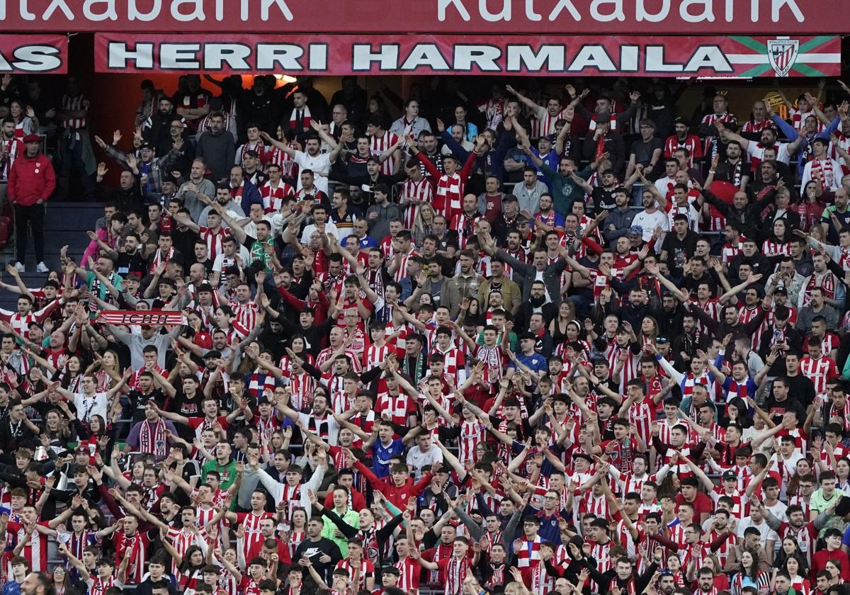 La división en las gradas «estresa a los jugadores», advierte Valverde