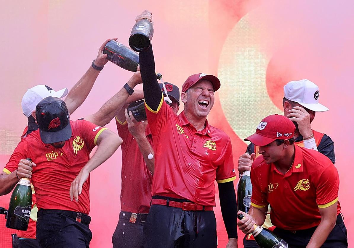 Imagen principal - Sergio García celebra eufórico el título de Hong Kong.