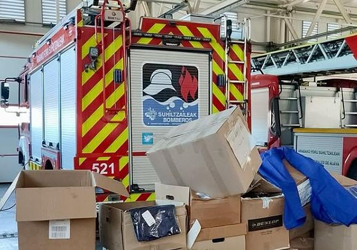 Una cuenta anónima publicó imágenes con el material almacenado en el parque de bomberos de Nanclares