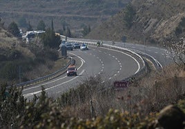 La avería de un autobús obliga a cortar un carril en la entrada a la AP-68 en Bilbao