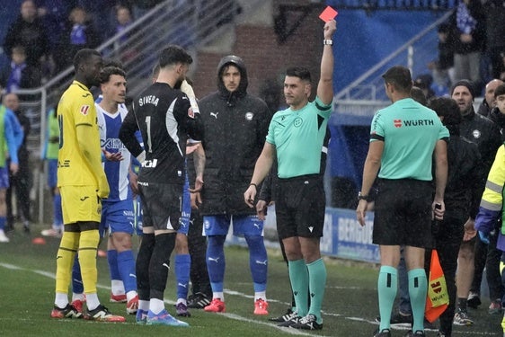 Ortiz Arias expulsa a Sivera frente al Villarreal.