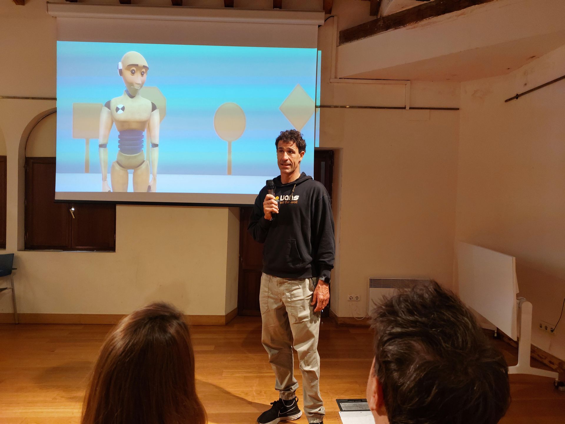 Ibon Oregi en un momento de la charla celebrada en Ondarroa.
