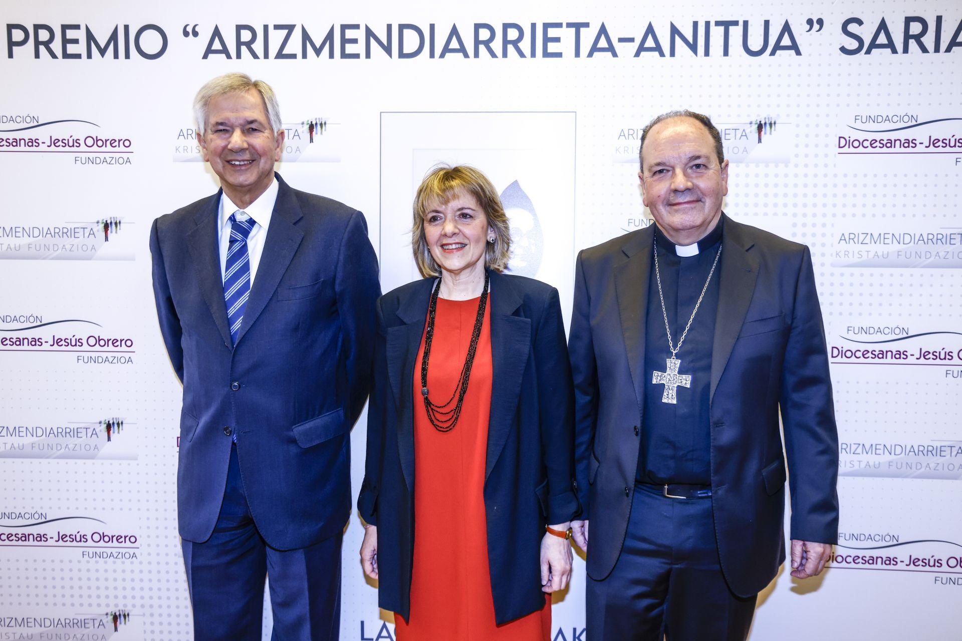 Juan Manuel Sinde, presidente de la Fundación Arizmendiarrieta, Cristina Pena, directora de Egibide, y Juan Carlos Elizalde, obispo de Vitoria.