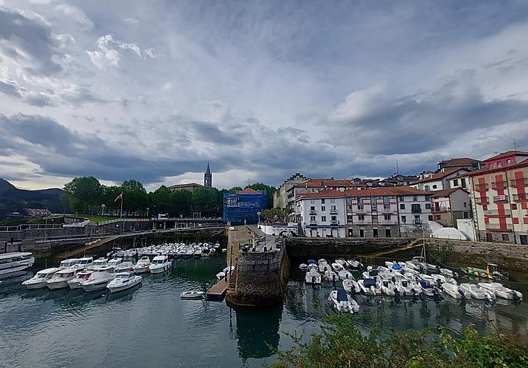 El puerto de Mundaka cuenta con 172 amarres para embarcaciones de recreo.