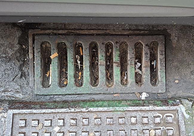 Imagen a fecha de este jueves de un sumidero colapsado en la calle Máximo García Garrido.