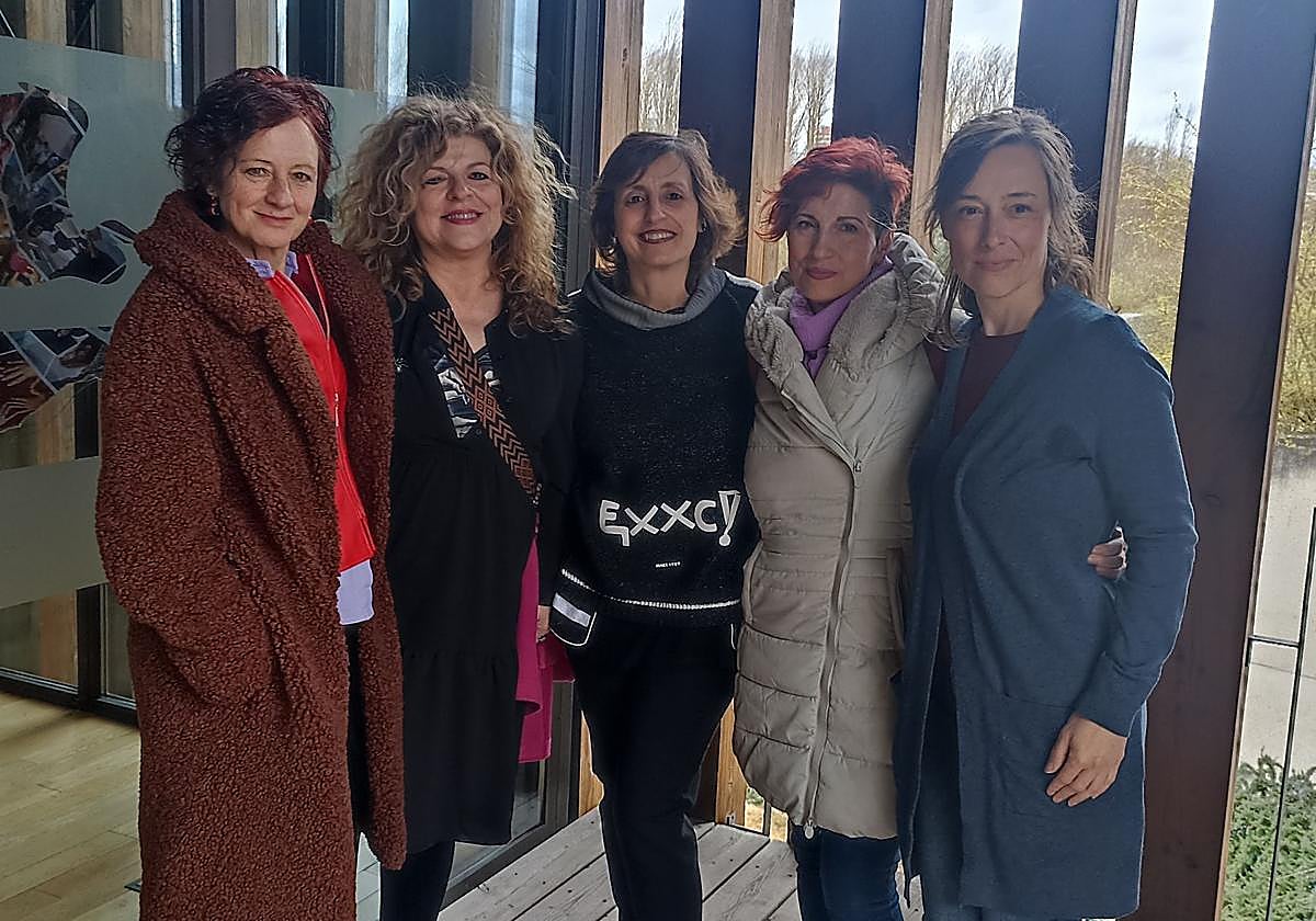Mila Angulo, Marijo Lojo Escalante, Mentxu Montenegro, Mari Paz Núñez y Amaya Camoeiras.