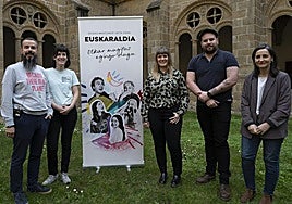 Euskaraldiaren arduradunak, Donostiako San Telmo museoan egindako prentsaurrekoan.