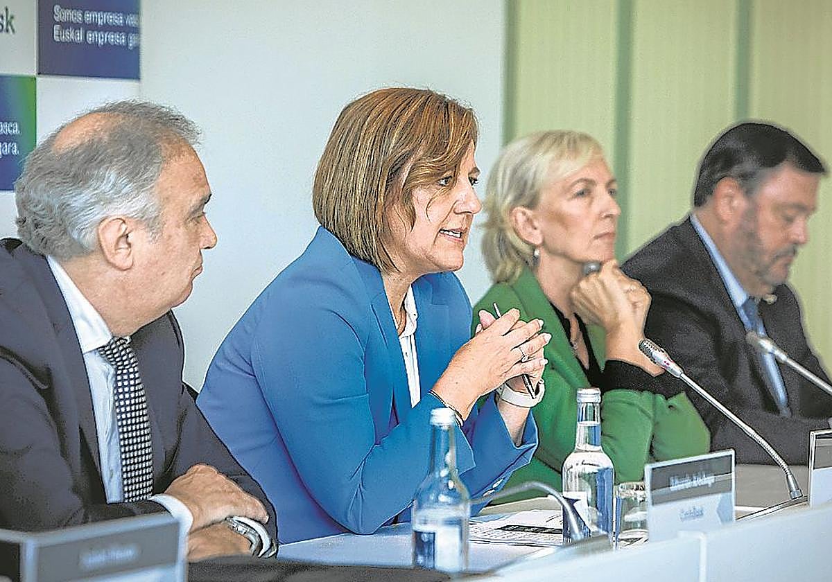 Imagen de una comparecencia de la cúpula directiva de la patronal vasca Confebask.