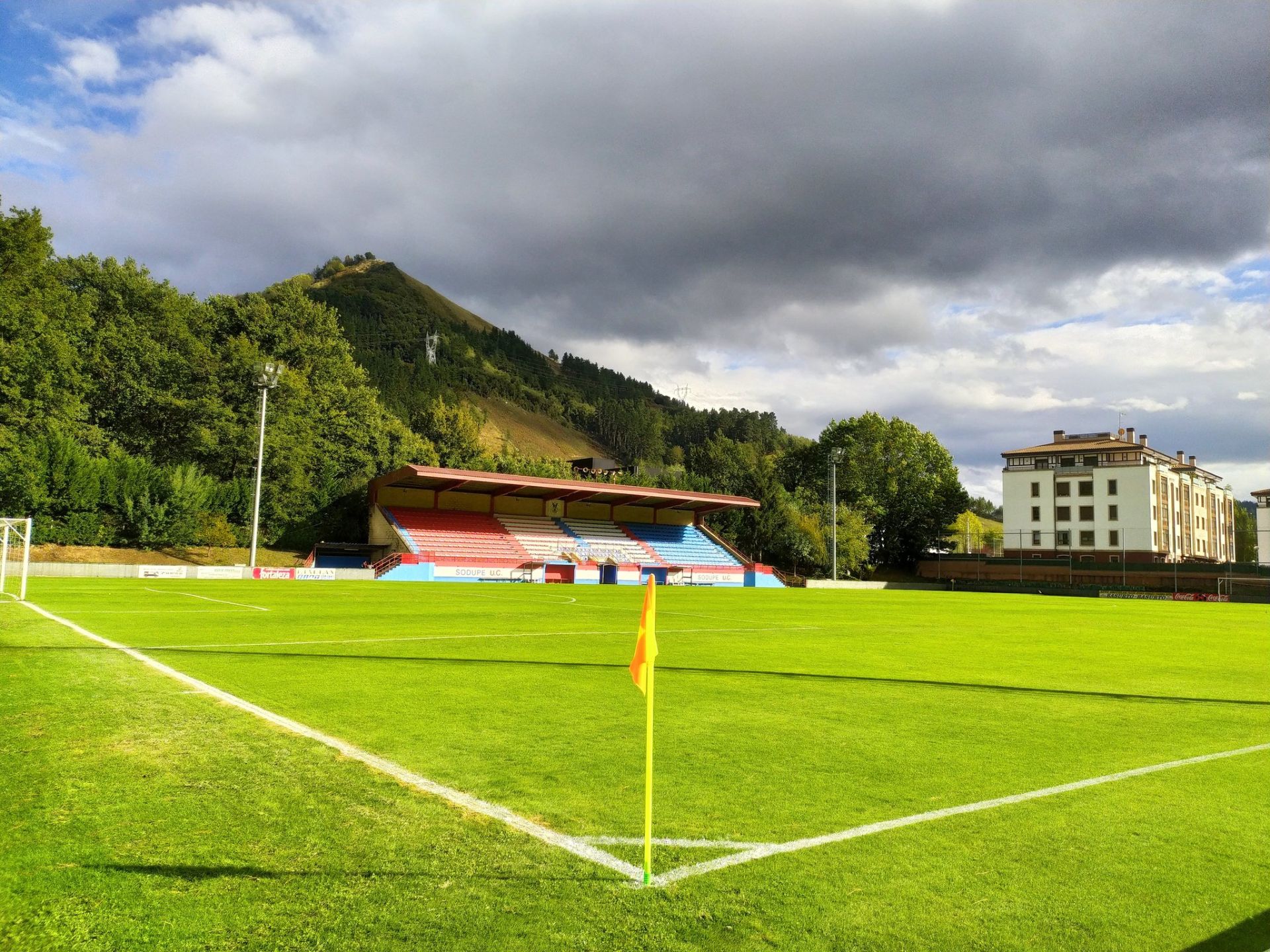 Güeñes invertirá 1,5 millones de euros en reformar el campo de fútbol Hurtado de Saratxo