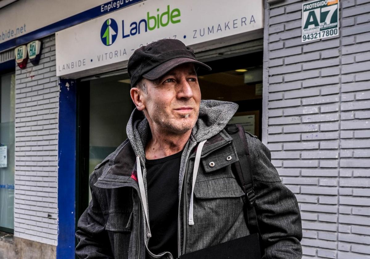 «Con 61 años y 16 de interino me quedo en la calle por el euskera»