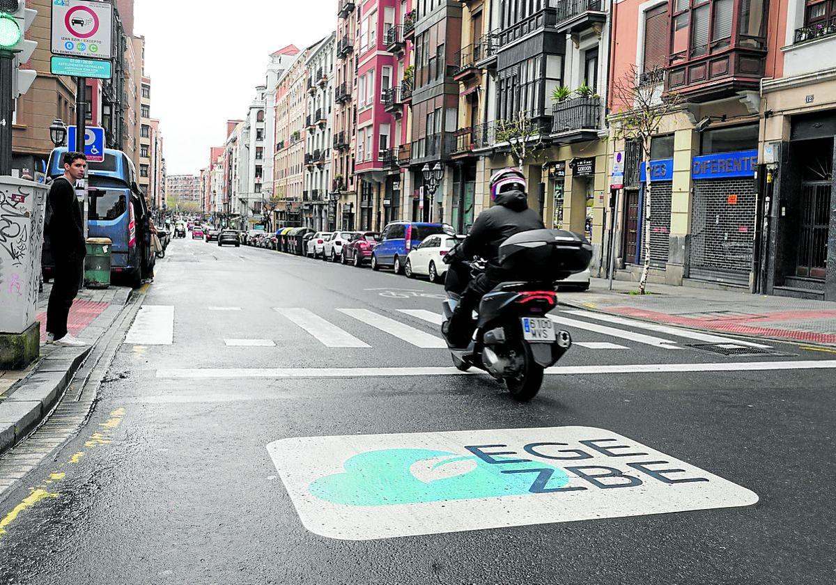 ¿Por qué la zona de bajas emisiones de Bilbao es la única sin exenciones para rentas bajas?