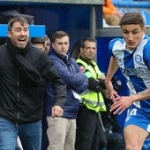 Coudet da instrucciones a Tenaglia durante el partido ante el Villarreal.