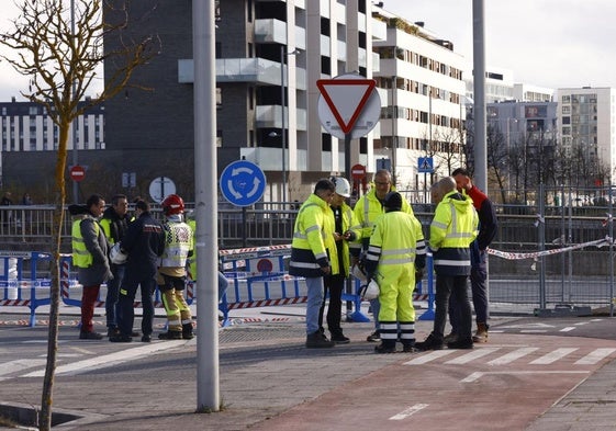 Cientos de vecinos de Salburua se quedan sin recogida neumática de basuras, afectada por el fuego