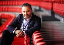 Pedro Alcaraz, durante una pausa en el encuentro de expertos que ha tenido lugar en San Mamés.