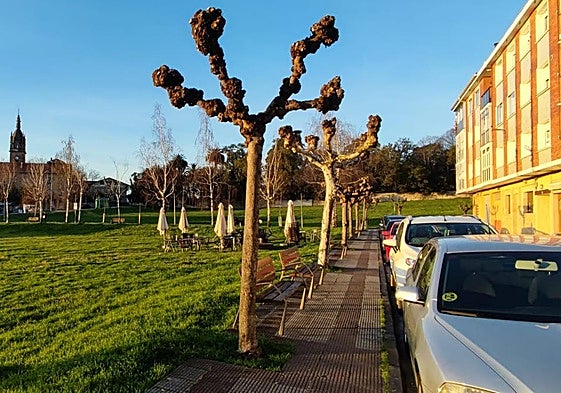 El nuevo parking se ubicará en un extremo de la campa del barrio Lantzarte. e. c.