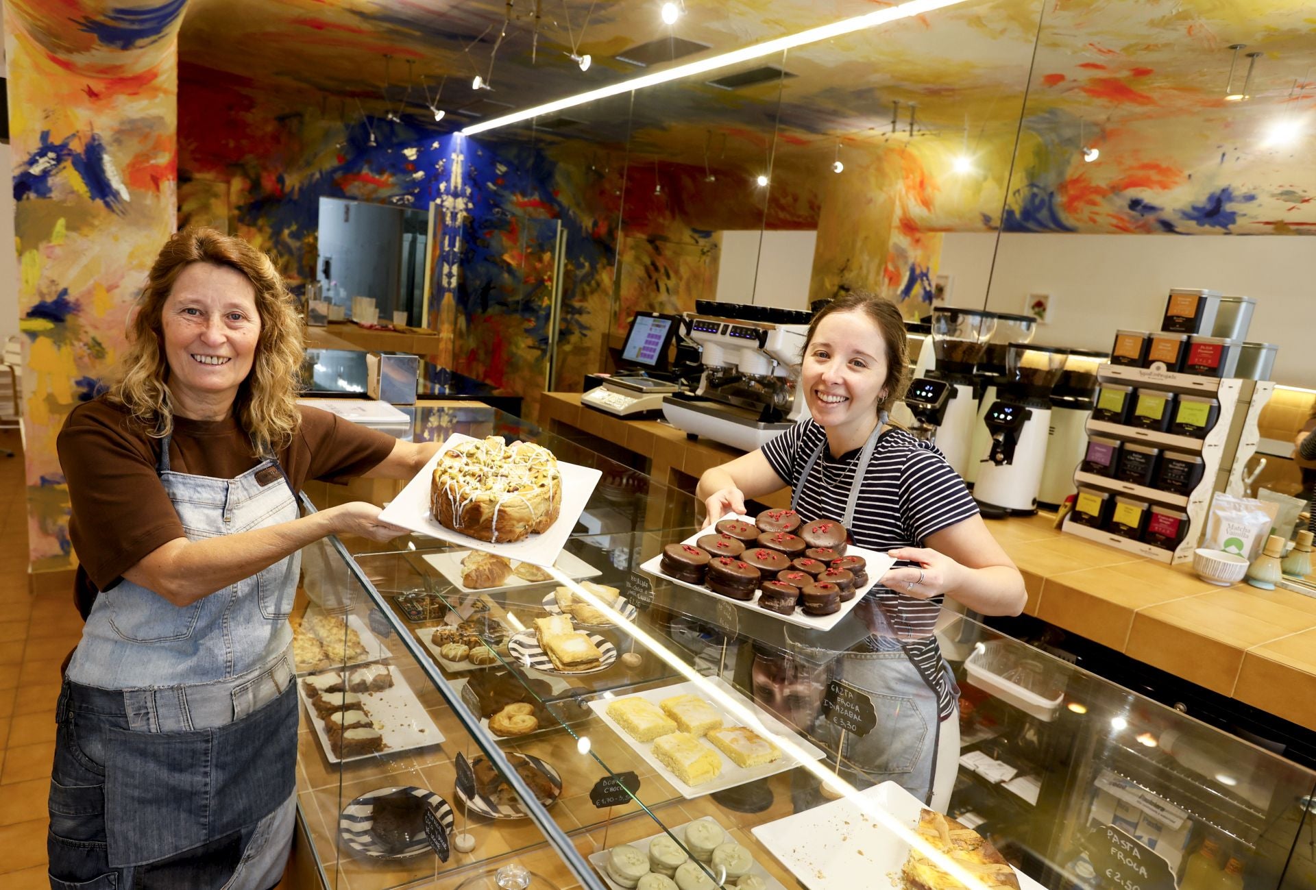 De Argentina al centro de Bilbao: una madre y su hija abren una pastelería artesanal con lo mejor de ambos mundos