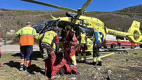 Desgarro de las familias a las puertas de la mina de Cerredo: «Me quiero morir con él»