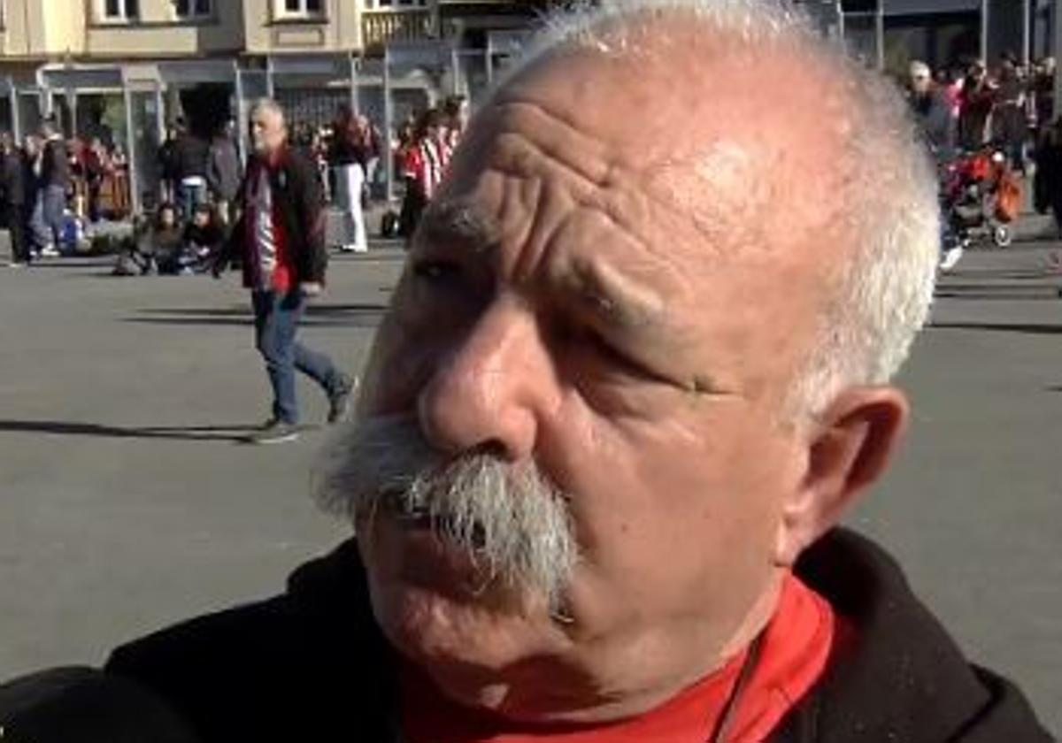 El hincha del Athletic que siempre viste pantalón corto: «Excepto al funeral de la suegra, que la mujer no me dejó»