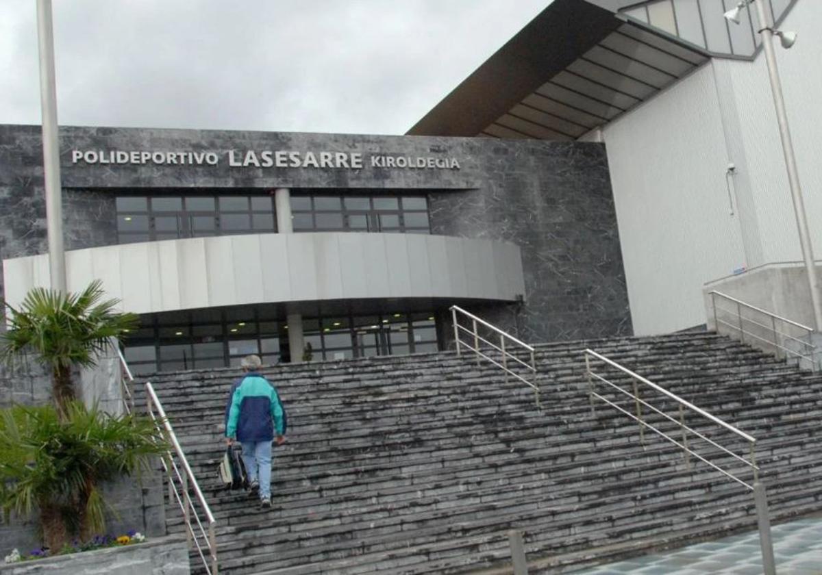 Barakaldo reabre el polideportivo de Lasesarre tras los daños causados por el temporal hace dos semanas