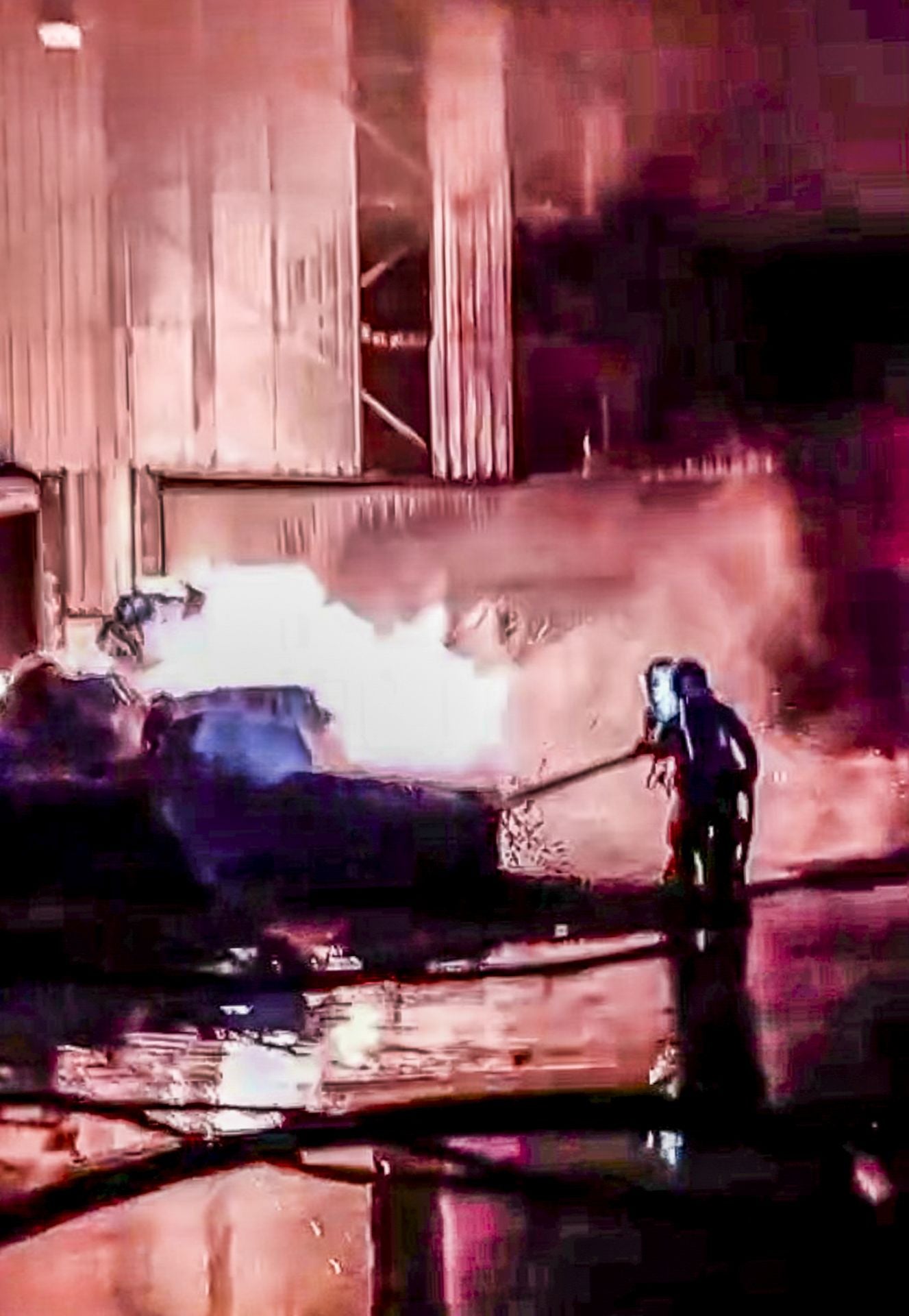 El incendio de una planta de reciclaje en Arriaga, en imágenes