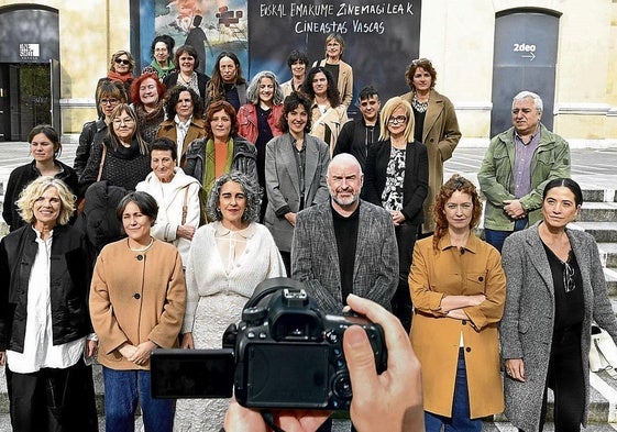 Joxean Fernández, María Pilar Rodríguez y Edurne Ormazabal, con las directoras vascas.