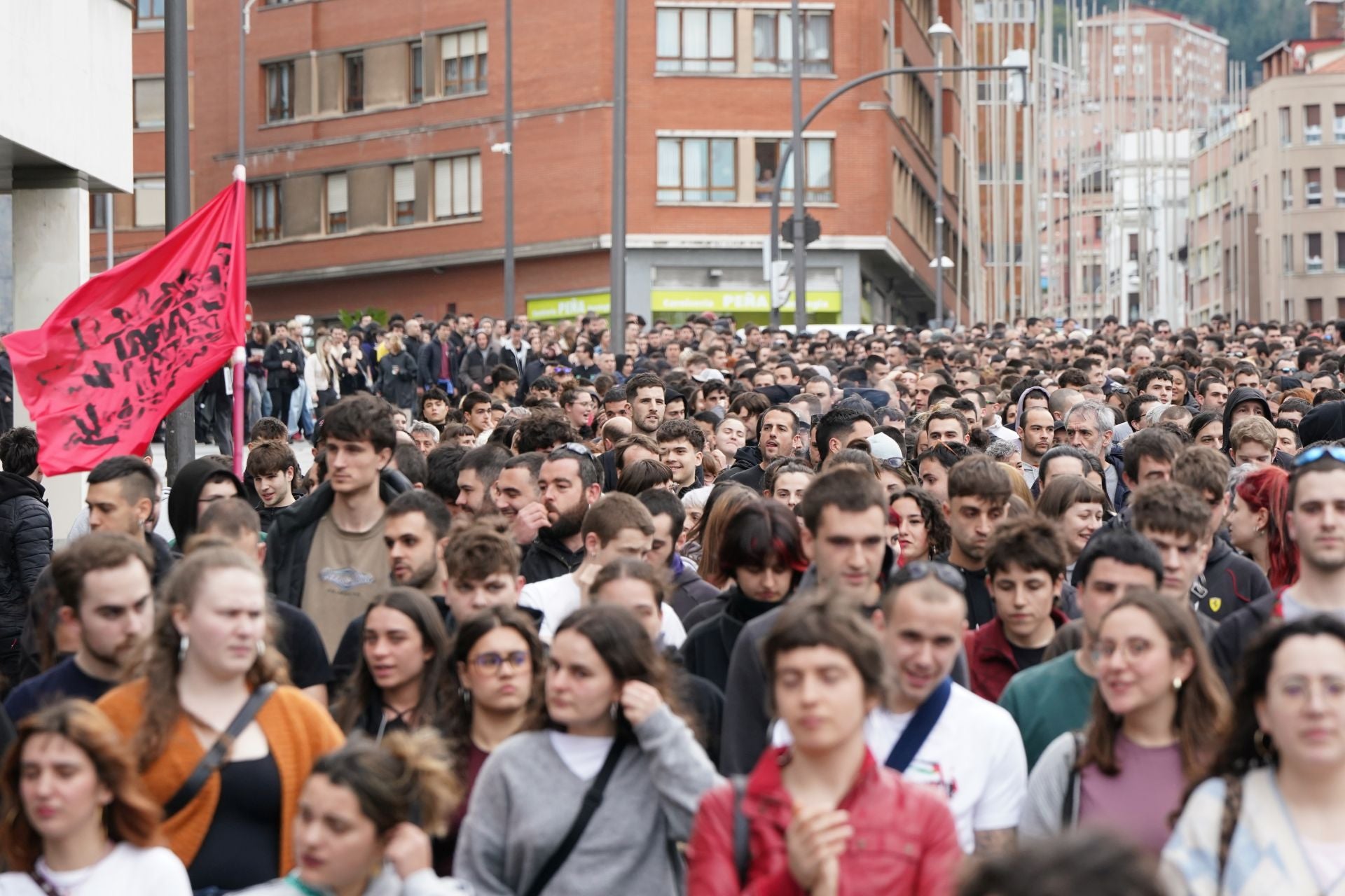 La manifestación contra el desalojo del gaztetxe de Rekalde, en imágenes