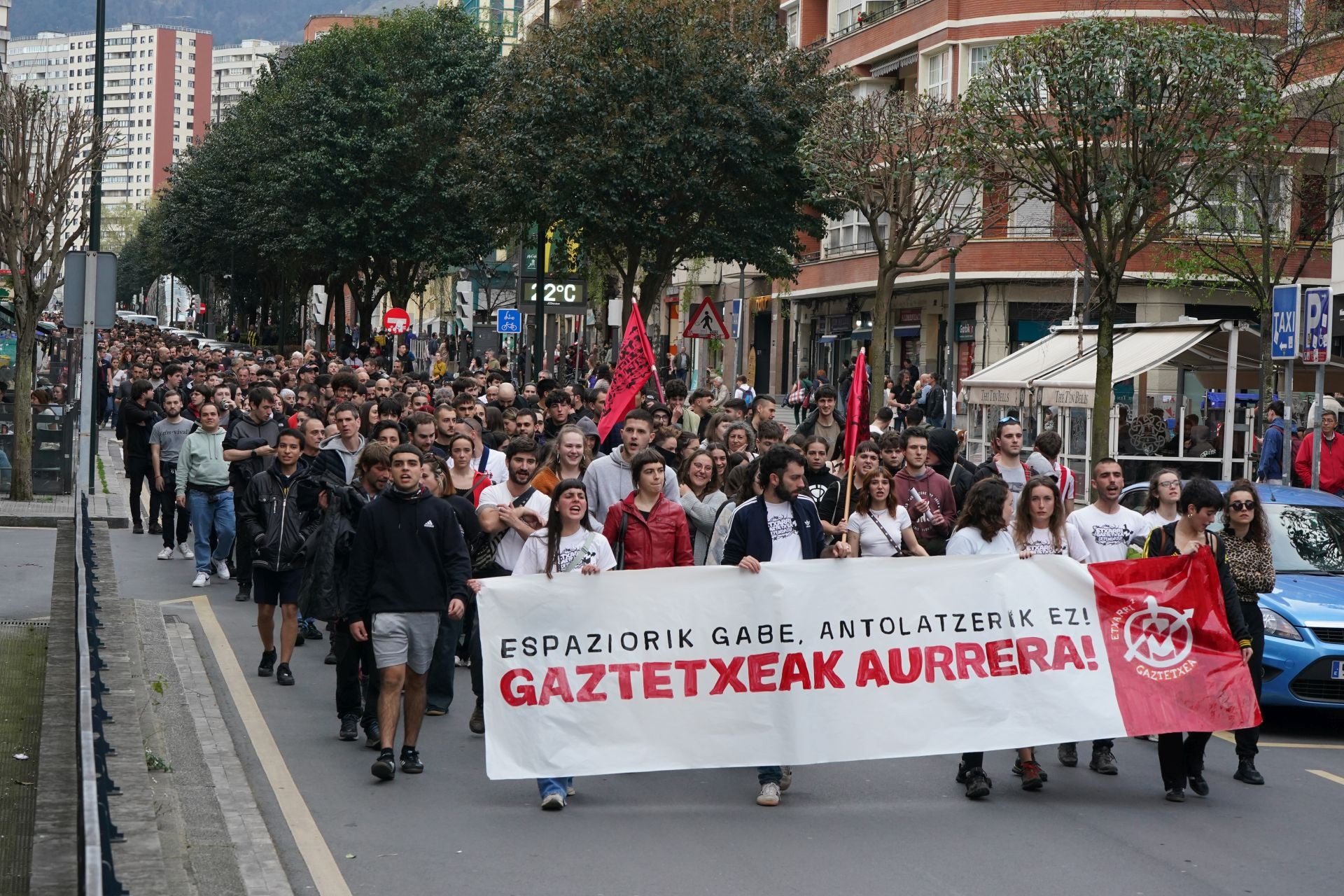 La manifestación contra el desalojo del gaztetxe de Rekalde, en imágenes