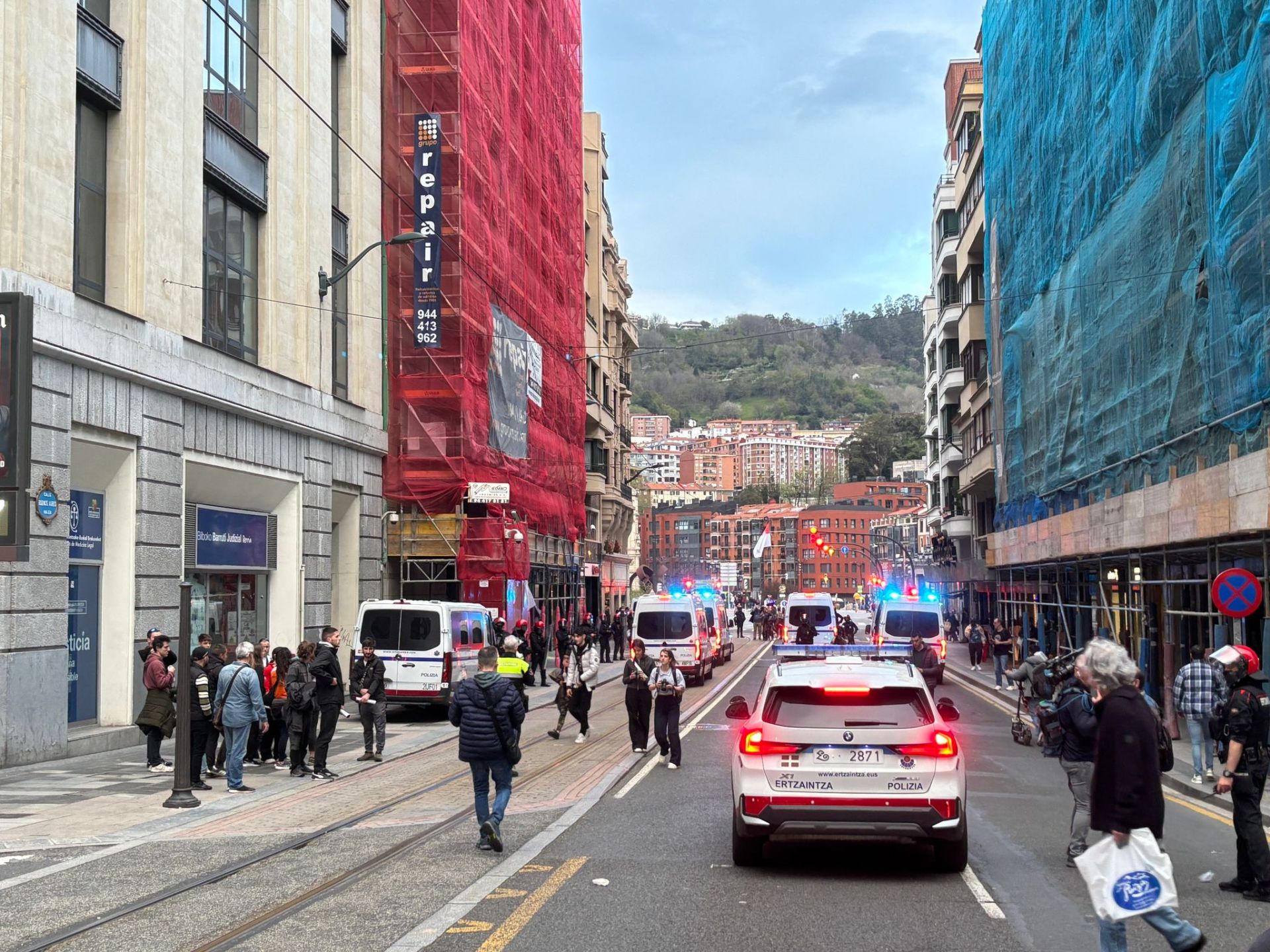 La manifestación contra el desalojo del gaztetxe de Rekalde, en imágenes
