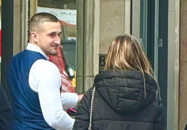 Cristian Ventura se ha paseado este viernes por el centro de Vitoria.