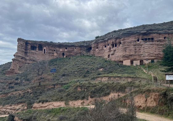 Vista exterior de las Cuevas de los Palomares.