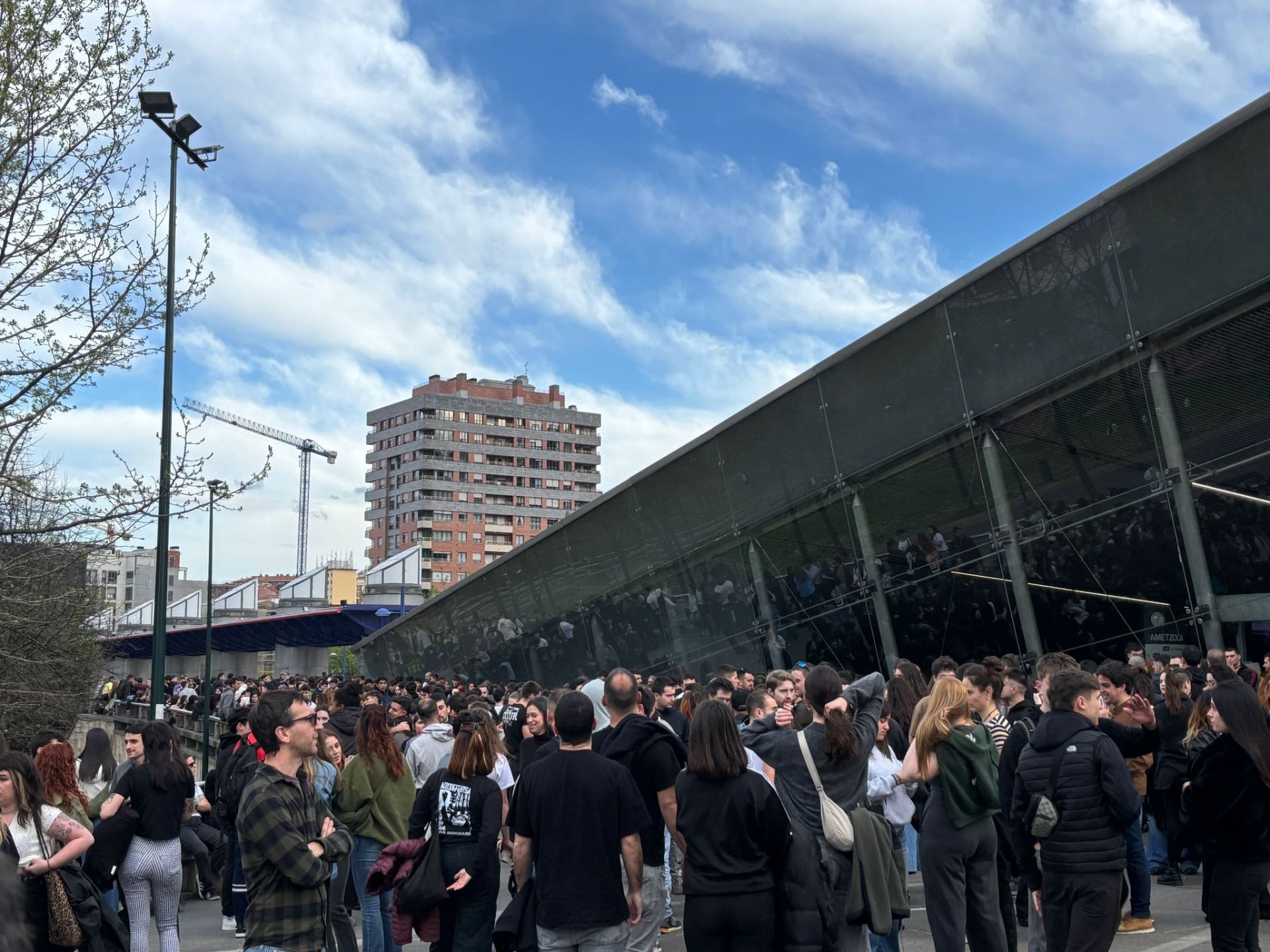 La manifestación contra el desalojo del gaztetxe de Rekalde, en imágenes