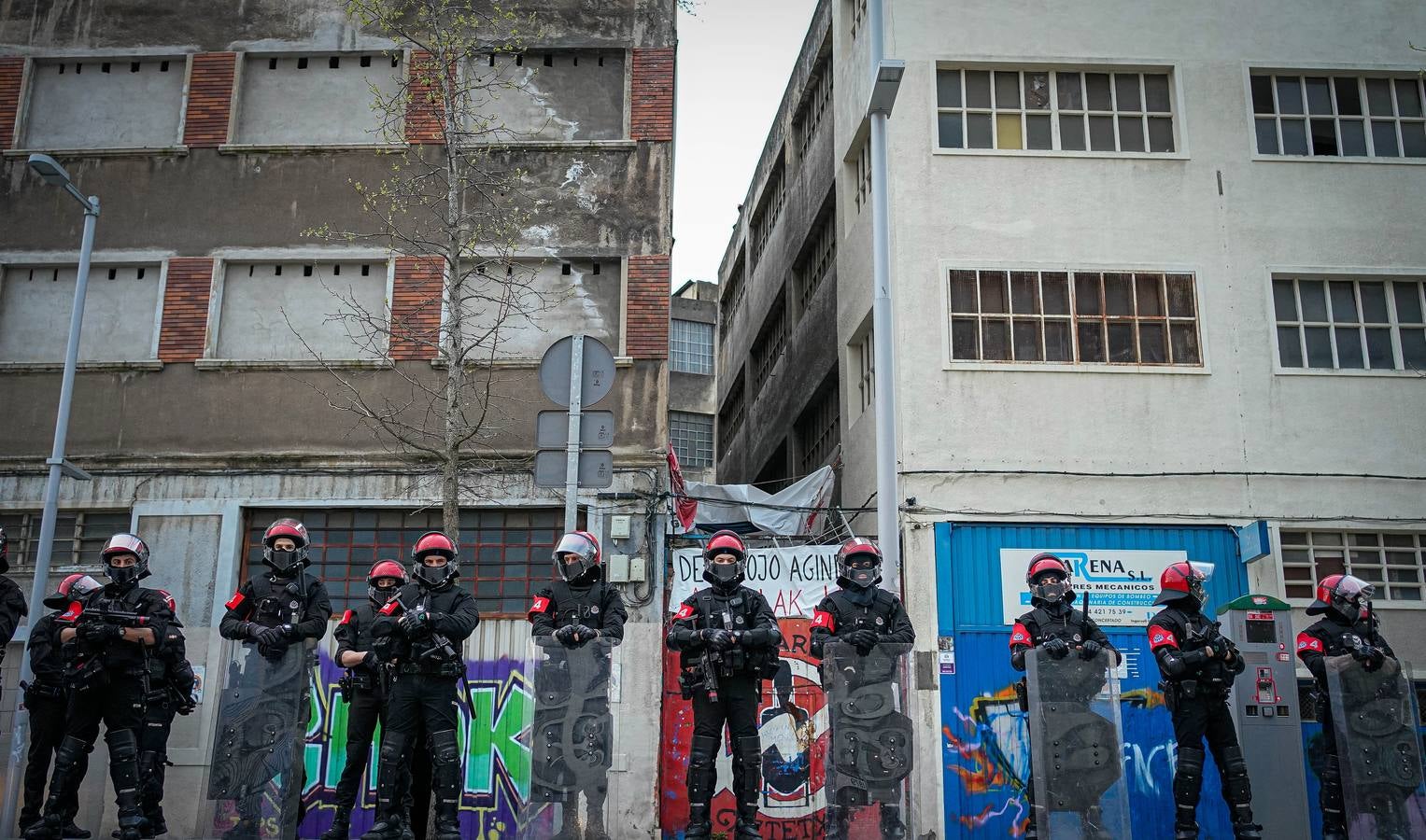 Las imágenes del desalojo del gaztetxe de Rekalde