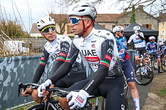 La Itzulia calibra los dos mundos del ciclismo