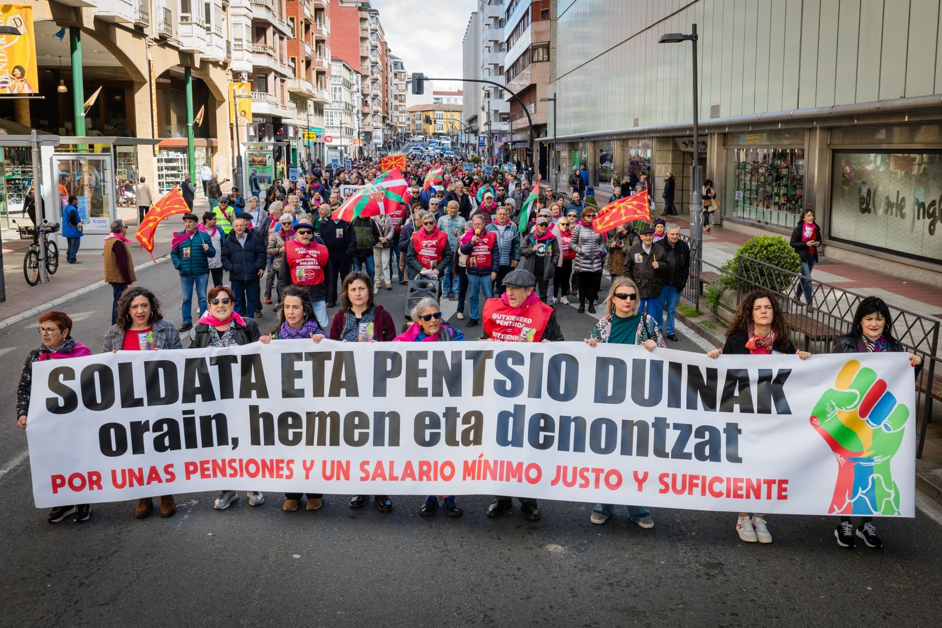 Tres marchas en las capitales vascas piden un complemento a las pensiones más bajas