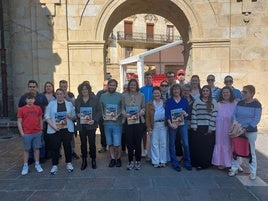 Actores y autoridades municipales presentaron en la plaza de Santa Ana la Pasión Viviente.
