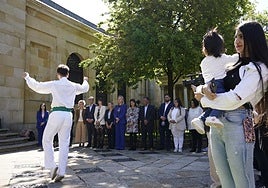 Homenaje de las instituciones vascas en el Día Internacional del Pueblo Gitano.