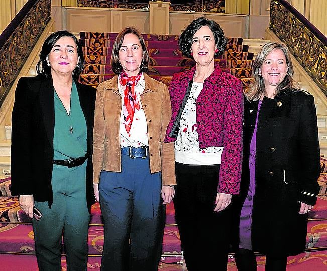 Yolanda Díez, Kontxi Claver, Lorea Bilbao y Begoña Castaños.