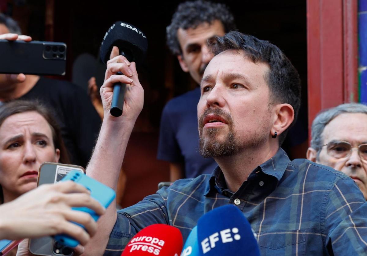 El encontronazo de Pablo Iglesias con Vito Quiles con lanzamiento de micrófono incluido: «Me das asco»