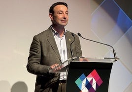 Mikel Torres durante su intervención en el campeonato de emprendimiento cooperativo.