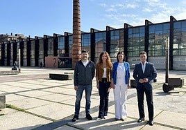 El concejal de Herriaren Eskubidea, Jorge Varela; la directora de L'Atelier Dantza Eskola, Oiane Azkonizaga; la alcaldesa, Mireia Elkoroiribe (PNV) y el concejal del PP, Carlos García.