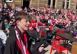 El gaitero del Athletic causa sensación entre la afición vizcaína