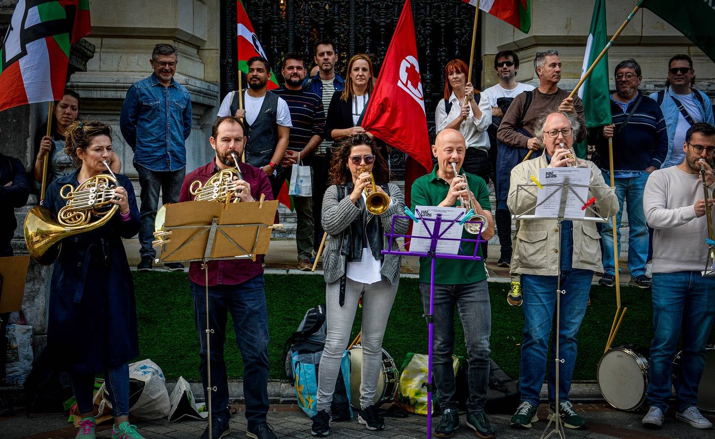 Las imágenes de la concentración de la BOS frente al Palacio Foral