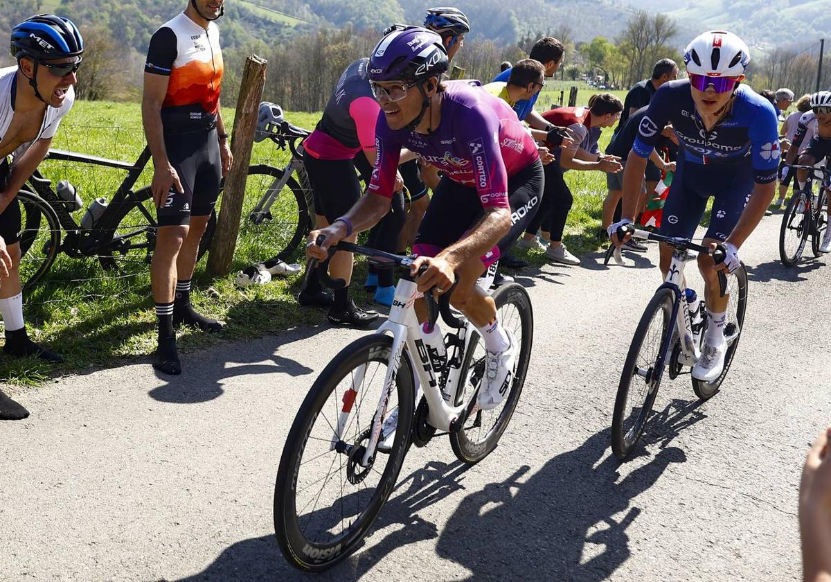 Eric Fagúndez, el ciclista que afrontó «a base de golpes» el miedo a las bajadas en Euskadi