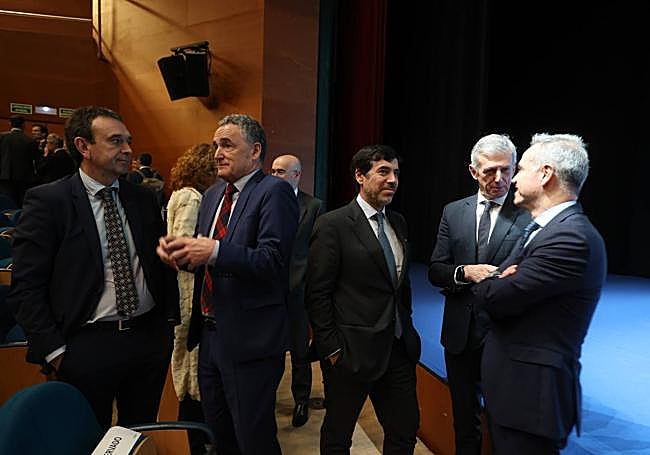 Al acto asistieron los principales cargos directivos bancarios y empresariales de Euskadi.
