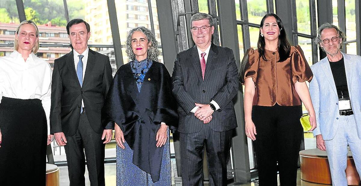 Miren Arzalluz, Rafael Pardo, Ibone Bengoetxea, Juan Mari Aburto, Leixuri Arrizabalaga y Douglas Dreishpoon.