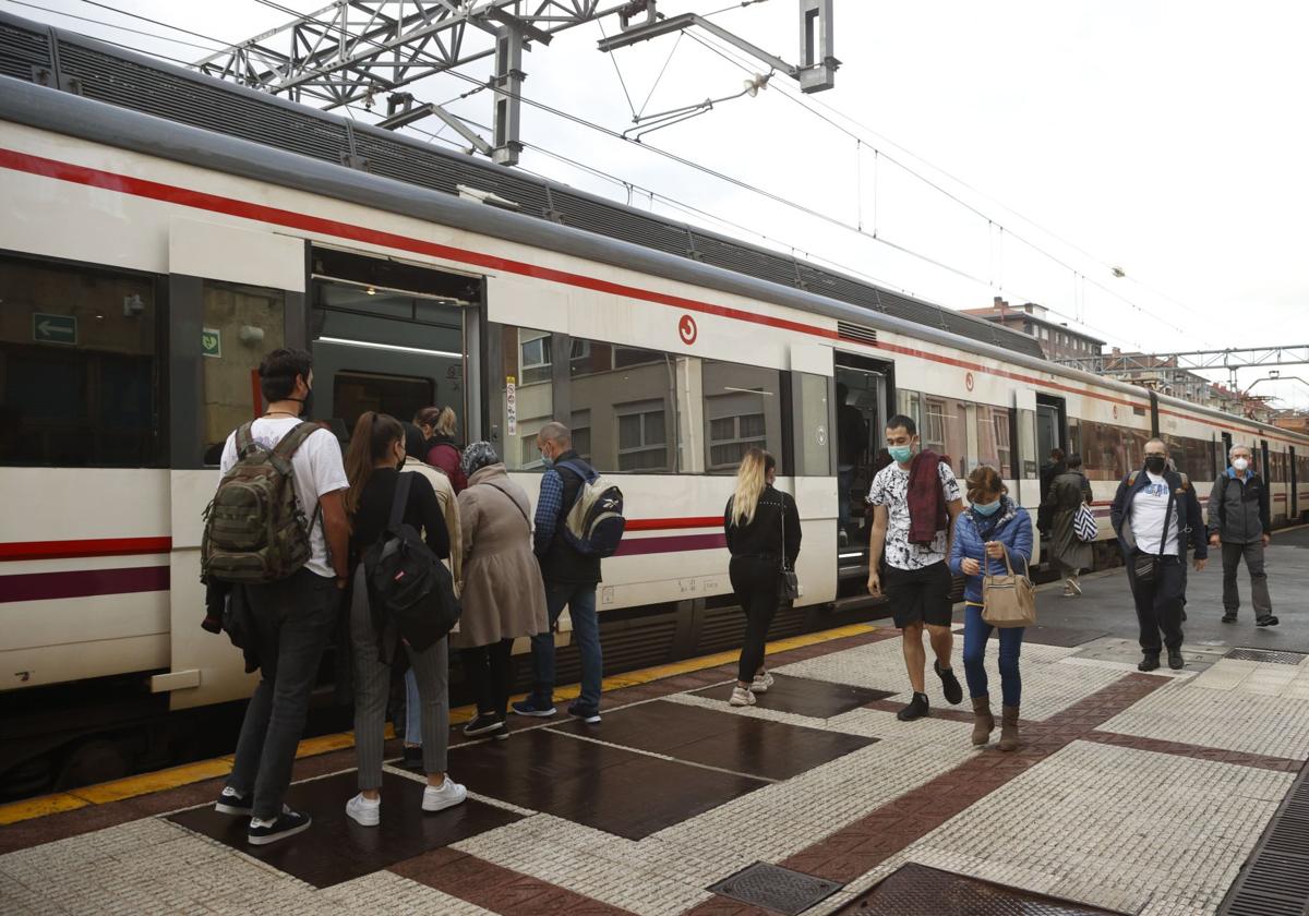 El Gobierno vasco tiene ya trenes y personal para las Cercanías que unirán Vitoria con Alsasua y Miranda