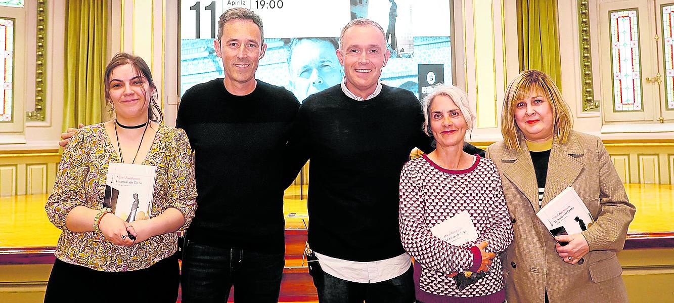 Natalia Mirón, Mikel Reparaz, Mikel Ayestaran, Sonia Merino y Mariasun Ortega.