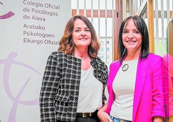 Silvia Sáez de Vicuña y Ainhoa Ríos en la sede del Colegio.