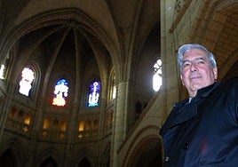 Vargas Llosa, en la Catedral de Santa María de Vitoria.